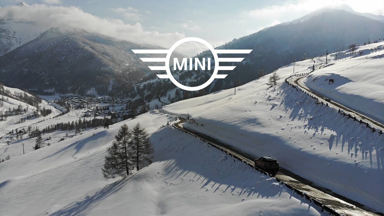 Fotogramma del video del tour MINI Take the Alps